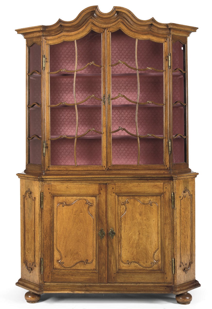 A GERMAN OAK DISPLAY CUPBOARD