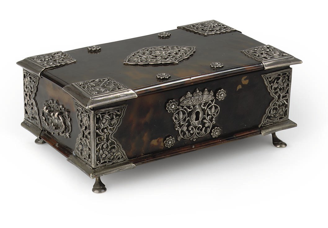 A Dutch Colonial tortoiseshell silver-mounted sirih-casket