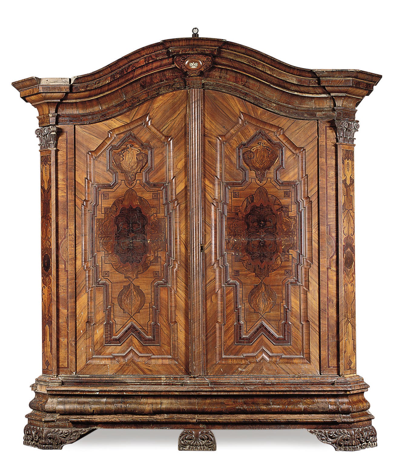 A NORTH GERMAN WALNUT AND FIGURED WALNUT CUPBOARD 'HALLENSCHRANK'