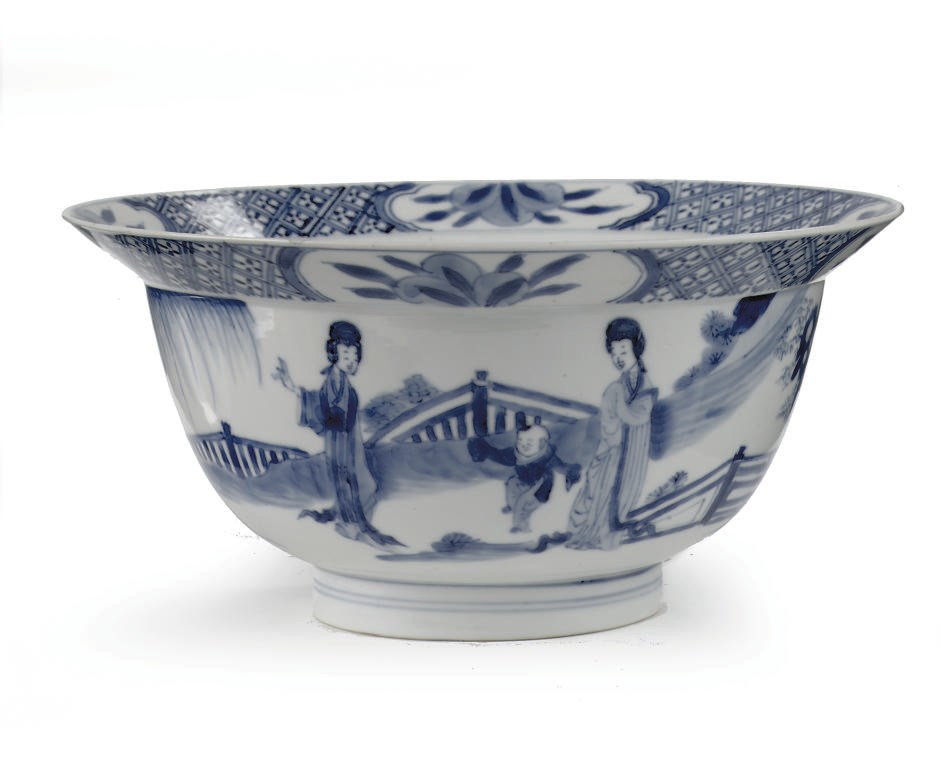 A Chinese blue and white 'klapmuts' bowl