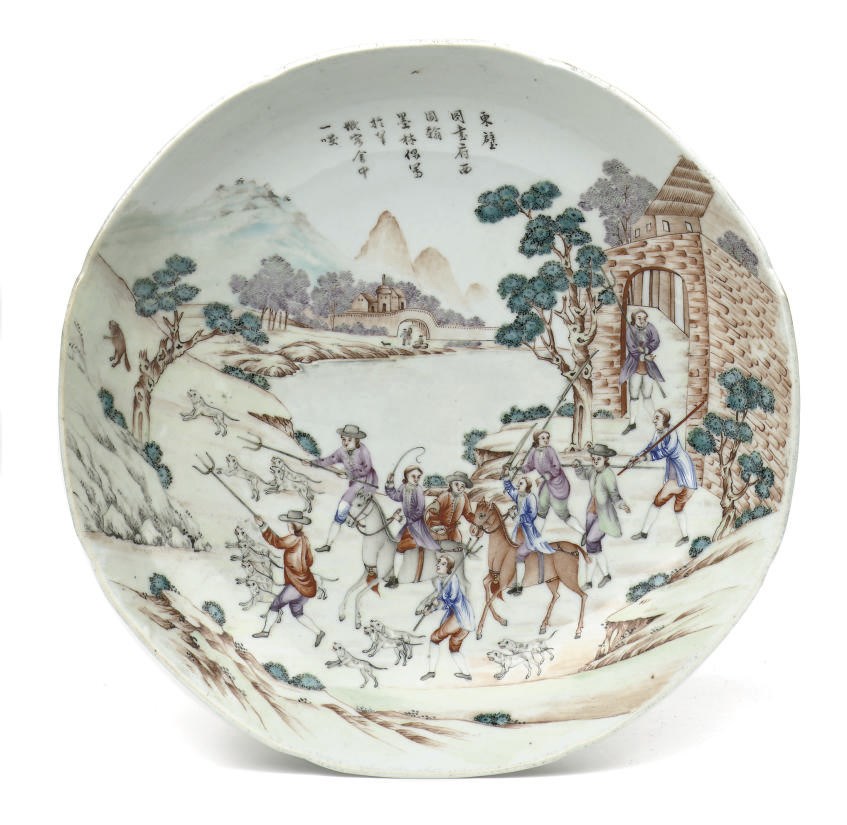 A Chinese famille rose octafoil 'hunting dish'