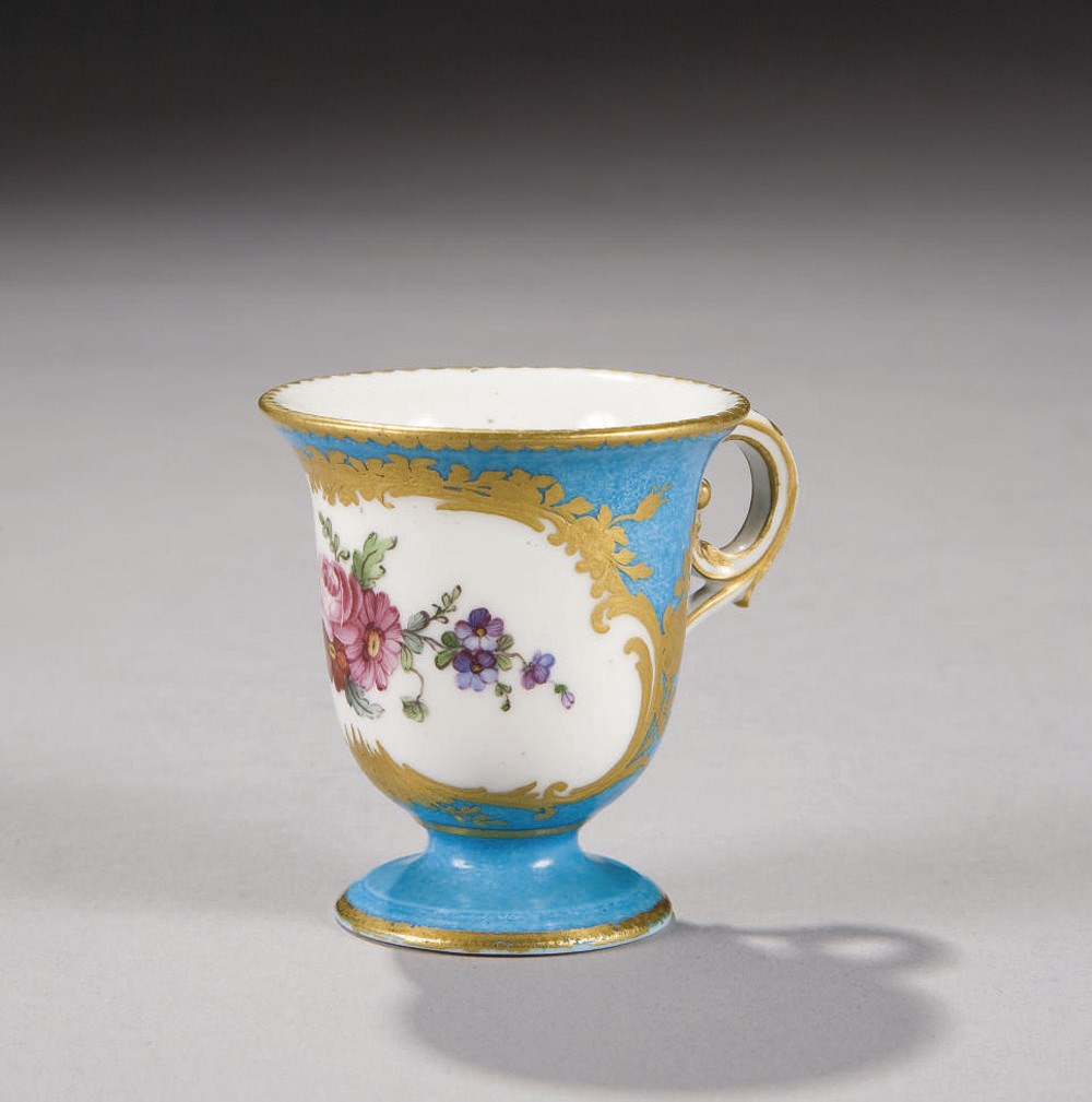 TASSE A SORBET EN PORCELAINE DE SEVRES DU XVIIIEME SIECLE