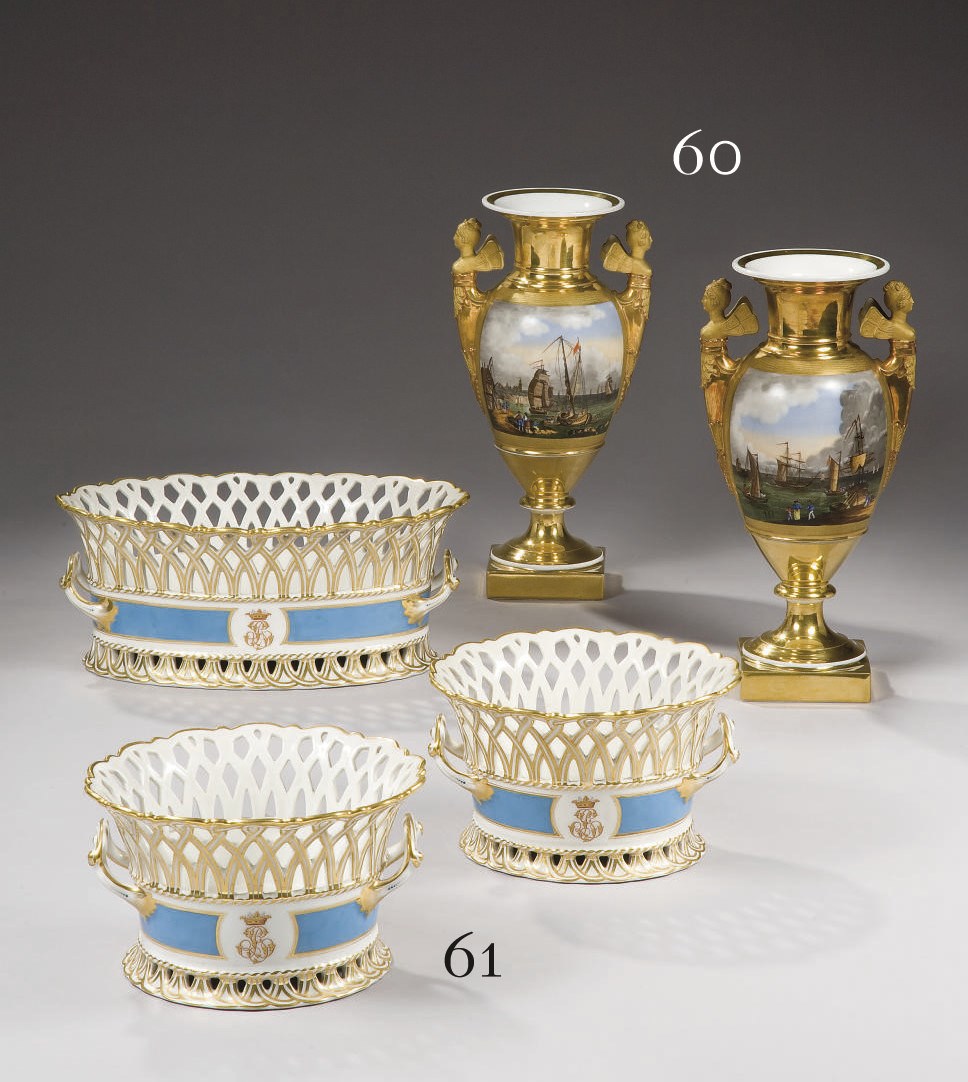TROIS CORBEILLES AJOUREES EN PORCELAINE DE PARIS DU XIXEME SIECLE
