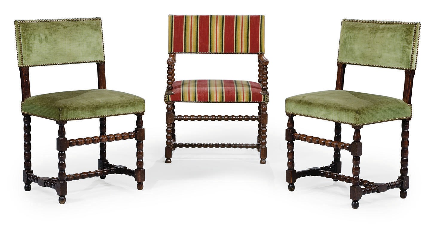 PAIRE DE CHAISES ET UNE CHAISE A BRAS EN PARTIE D'EPOQUE LOUIS XIII