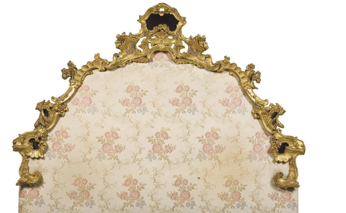 TETE DE LIT COMPOSEE D'ELEMENTS DU MILIEU DU XVIIIEME SIECLE