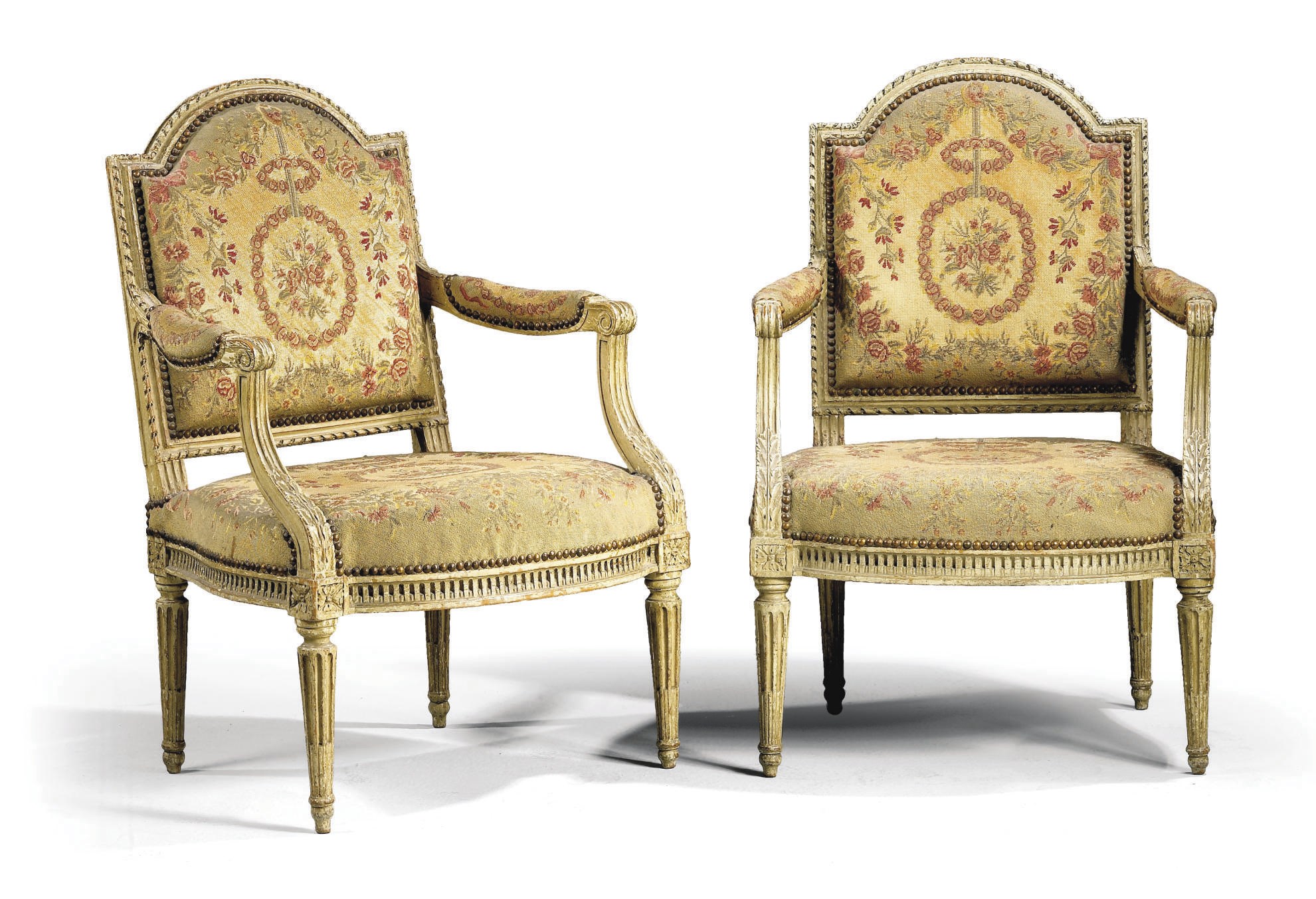 PAIRE DE FAUTEUILS A LA REINE D'EPOQUE LOUIS XVI