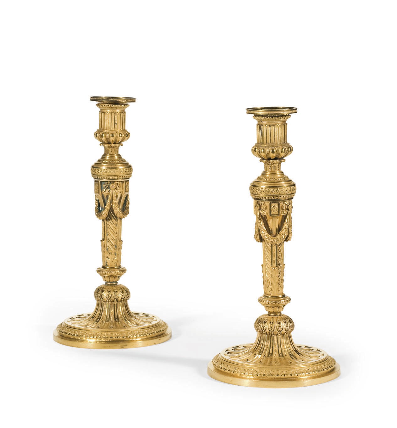 PAIRE DE FLAMBEAUX DE STYLE LOUIS XVI