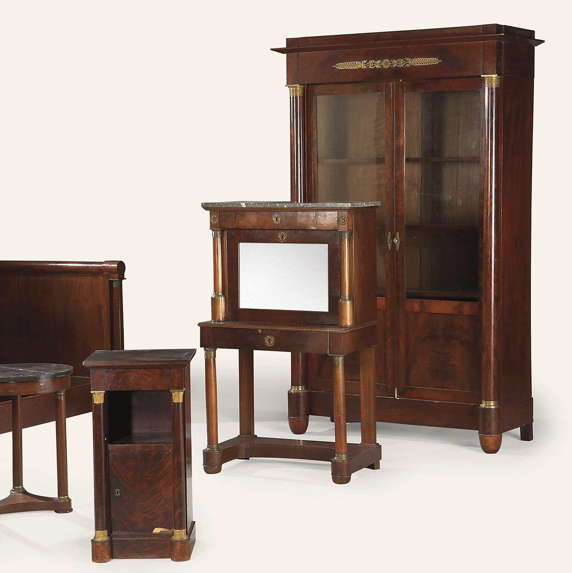 MOBILIER COMPOSITE DE CHAMBRE A COUCHER D'EPOQUE LOUIS-PHILIPPE
