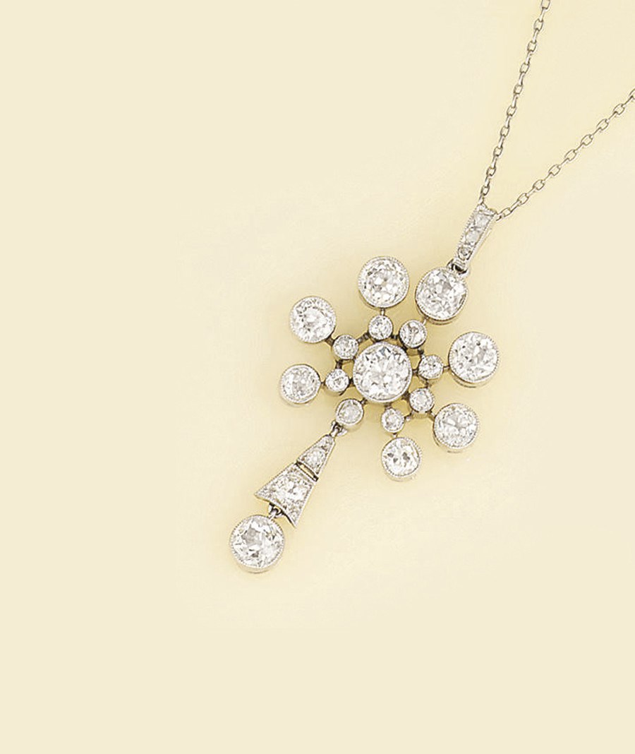 A diamond pendant necklace