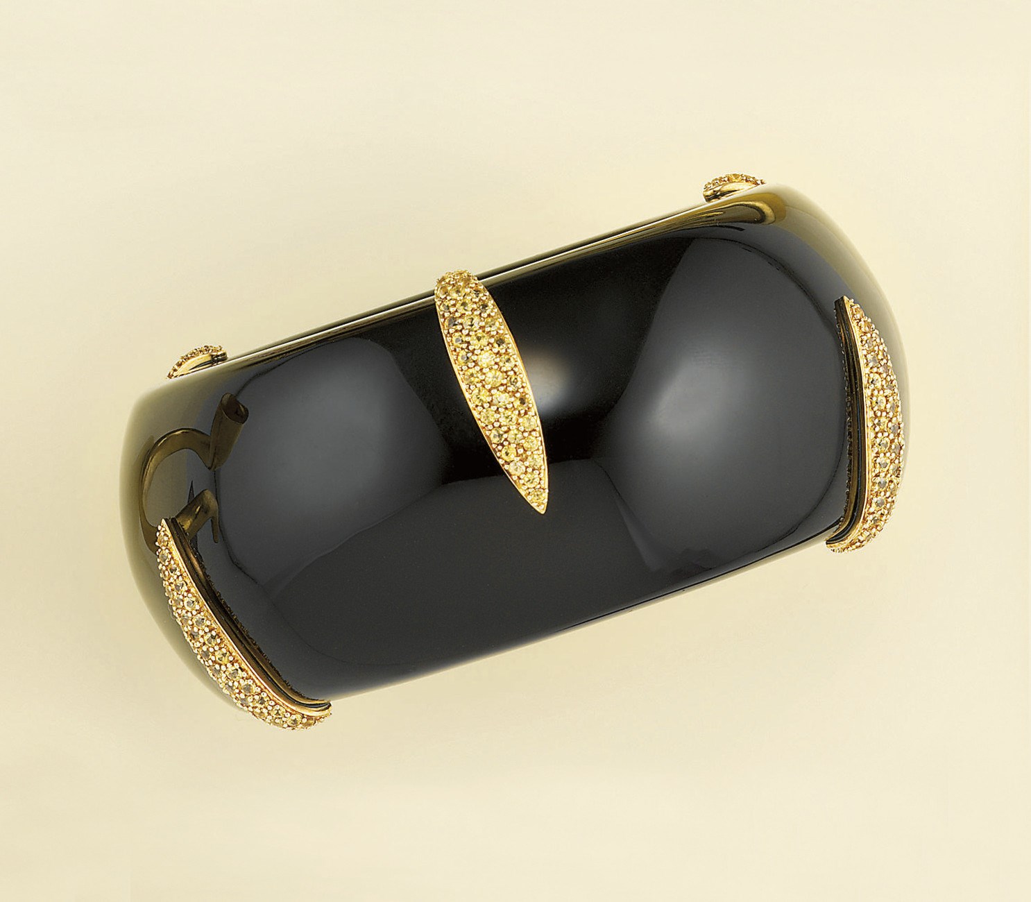 A hardstone and yellow gem bangle