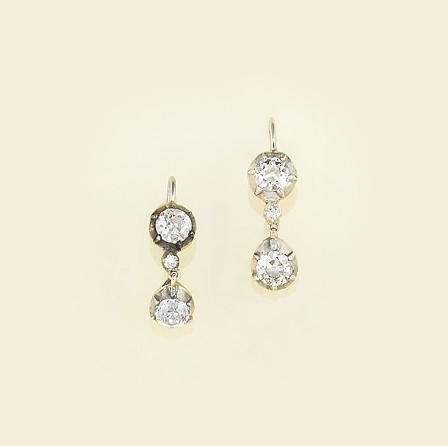 A pair of diamond earpendants