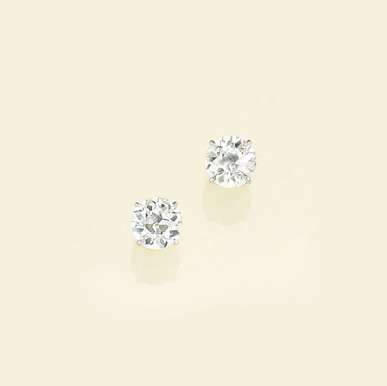 A pair of diamond earstuds