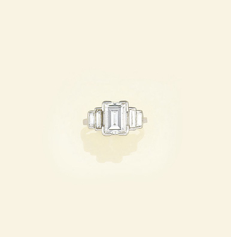 A diamond single stone ring