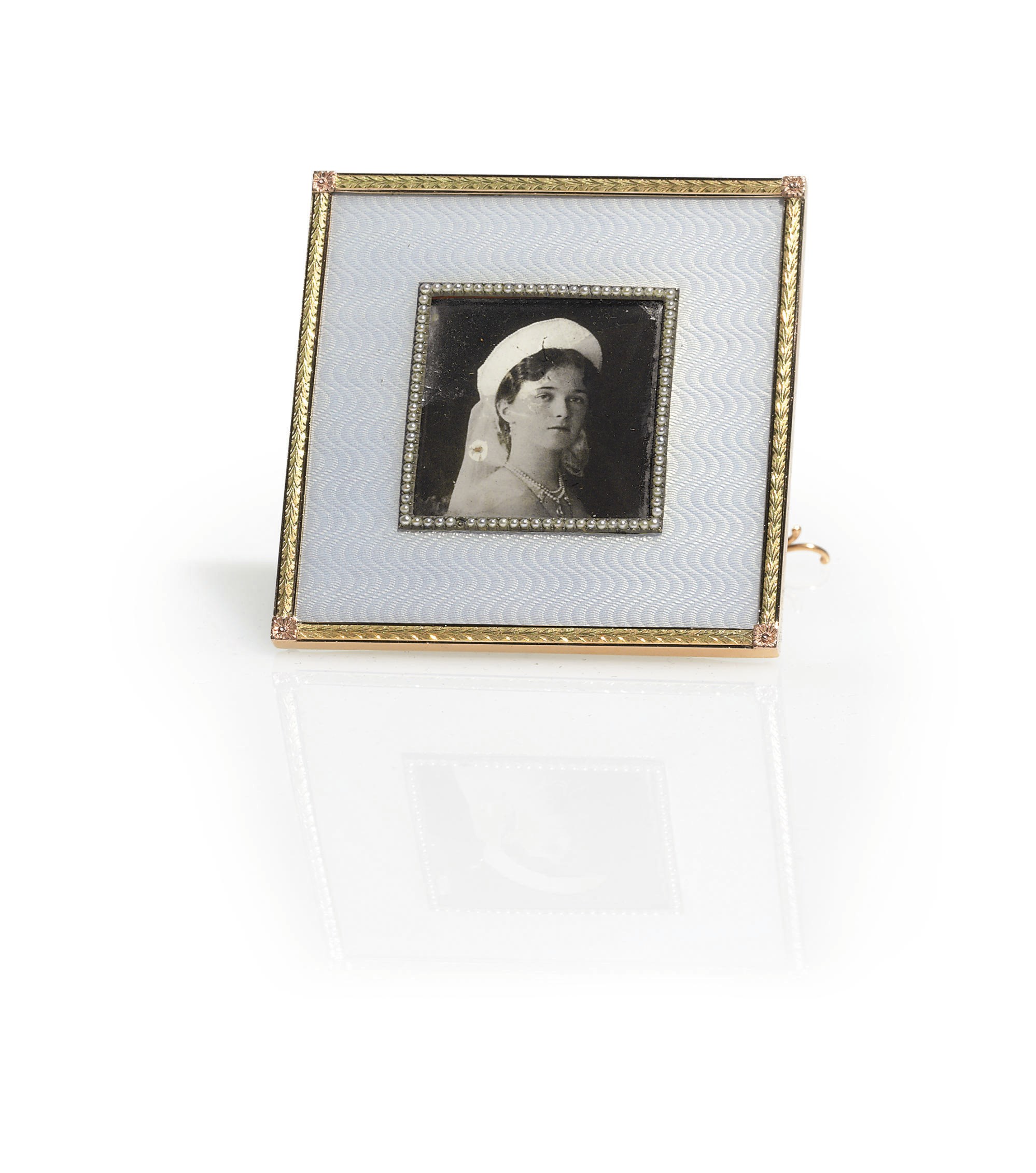 A Two-Color Gold-Mounted Guilloché Enamel Photograph Frame