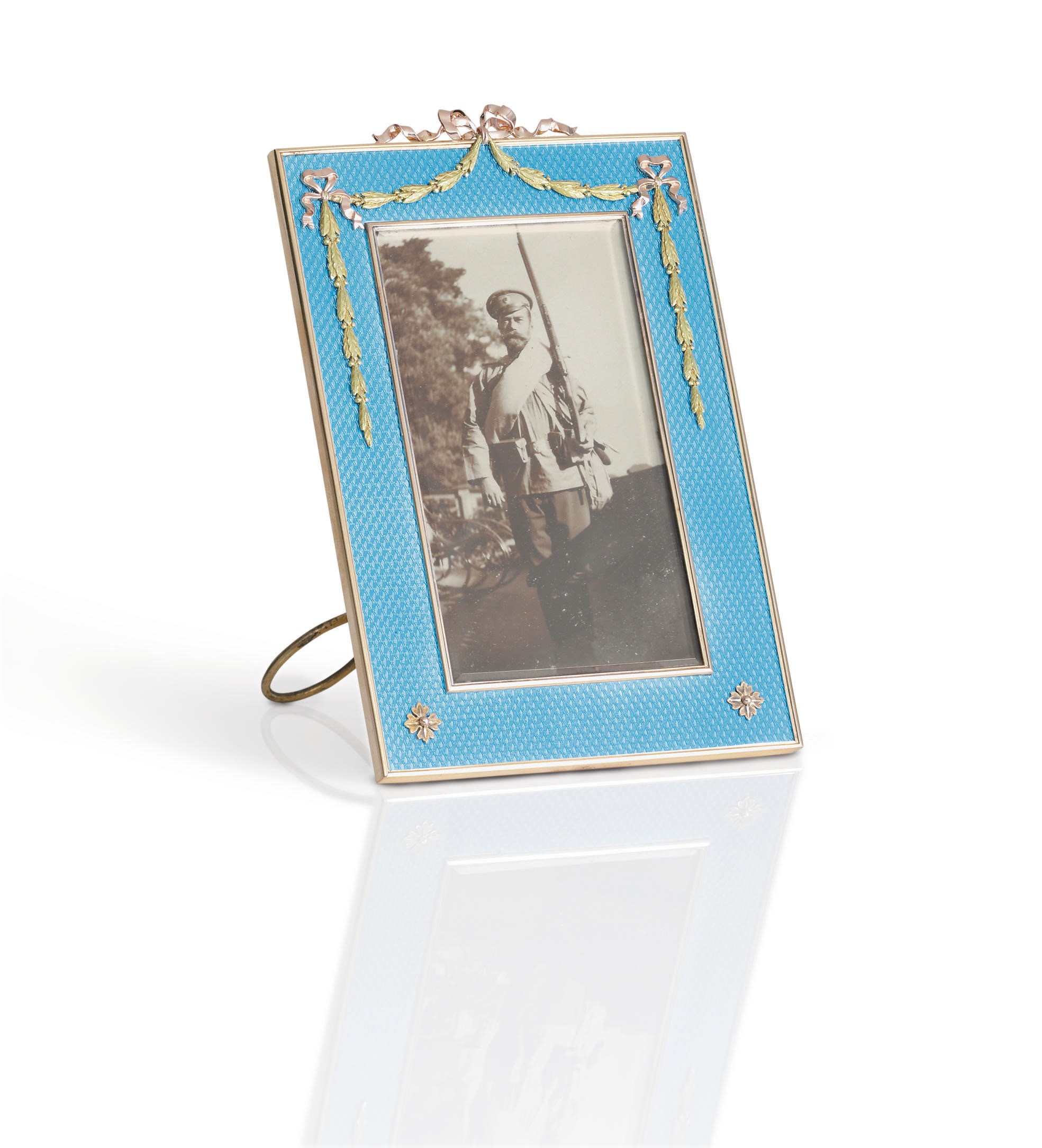 A Two-Color Gold-Mounted Guilloché Enamel Photograph Frame