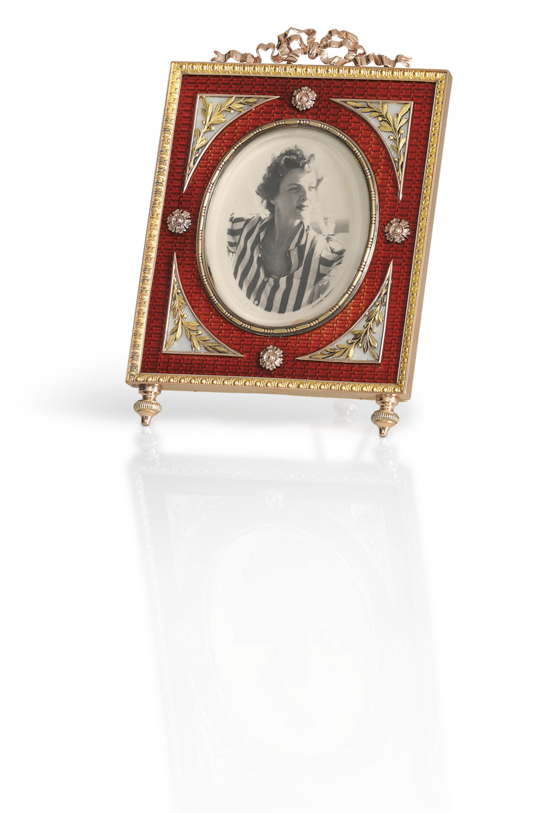 A Two-Color Gold-Mounted Guilloché Enamel Photograph Frame