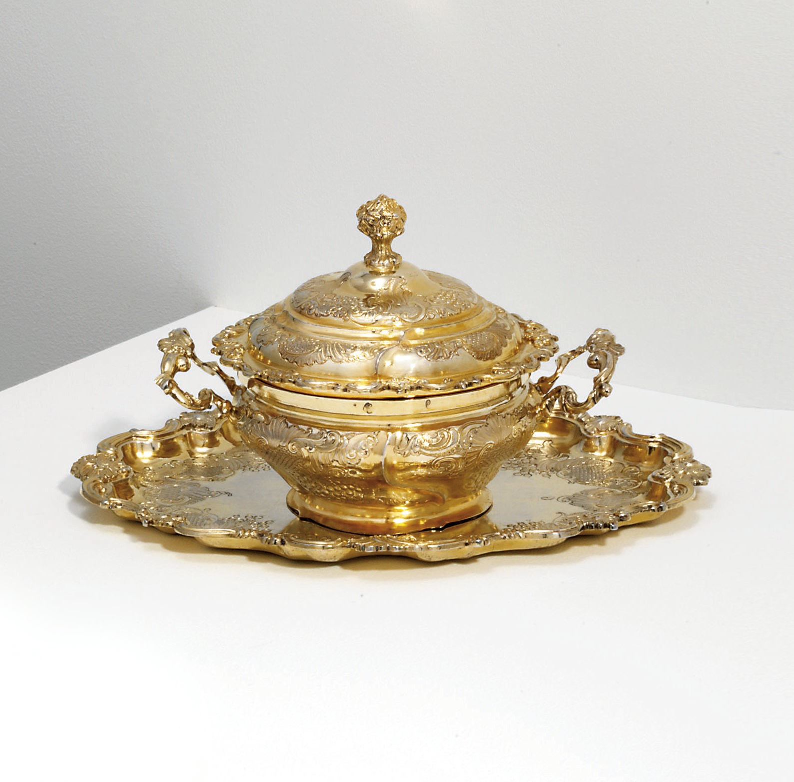 A GERMAN SILVER-GILT ECUELLE AND COVER AND TRAY