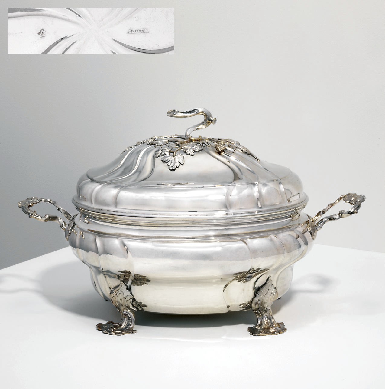 A CONTINENTAL SILVER SOUP TUREEN AND COVER
