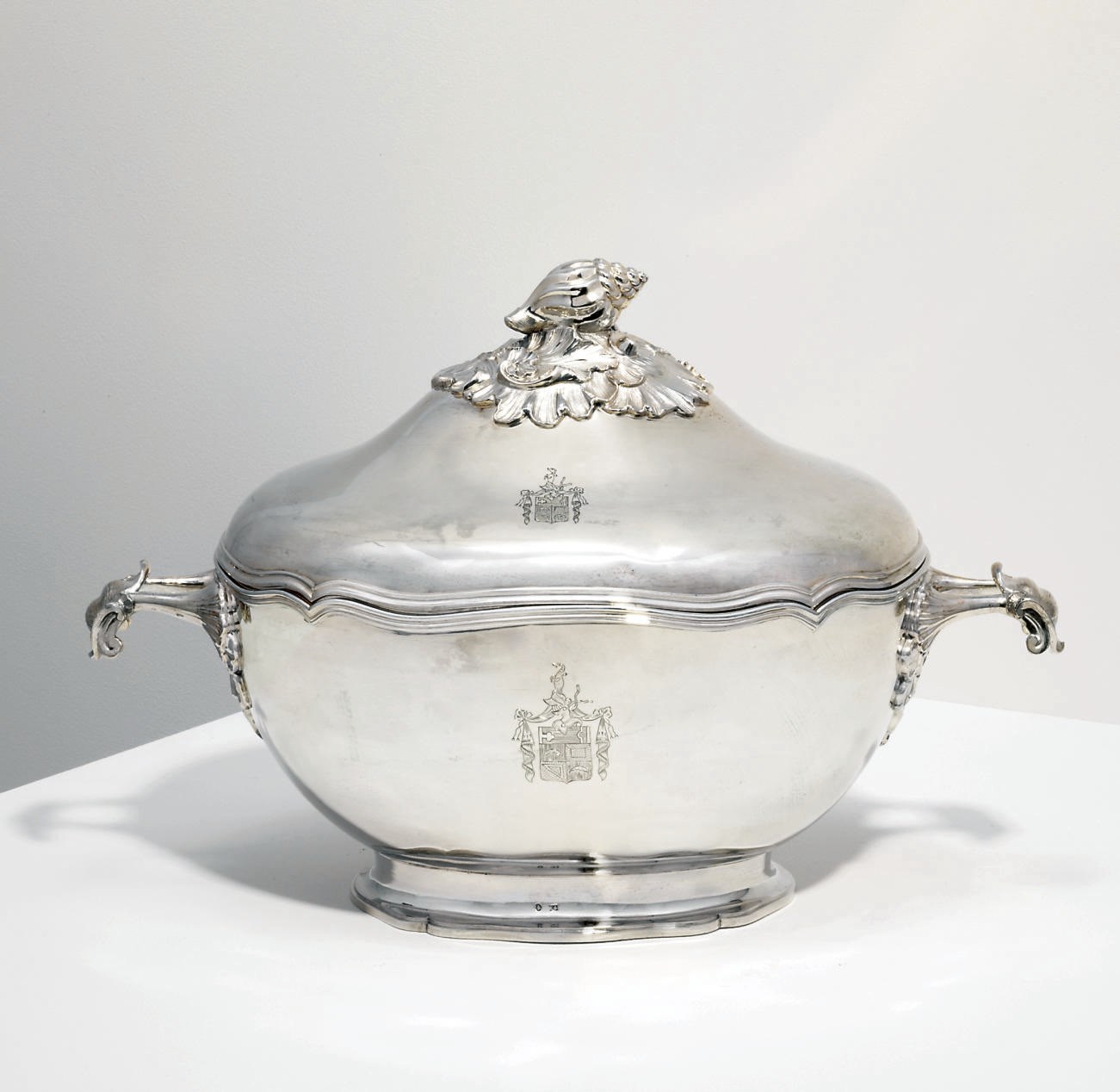A GERMAN SILVER SOUP-TUREEN AND COVER