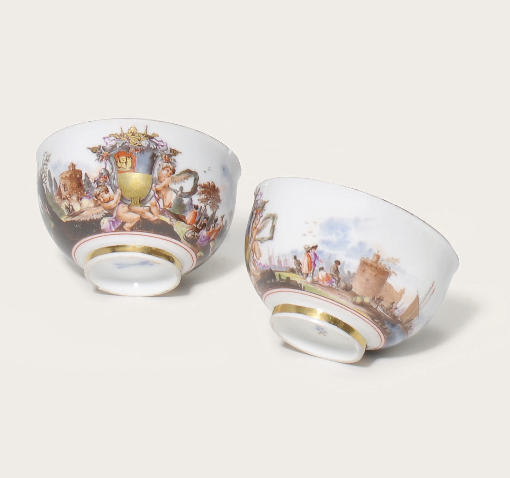 A PAIR OF MEISSEN PORCELAIN TEABOWLS FROM THE FOSCARI SERVICE