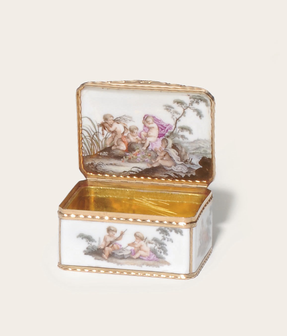 A MEISSEN PORCELAIN RECTANGULAR GOLD-MOUNTED SNUFF-BOX