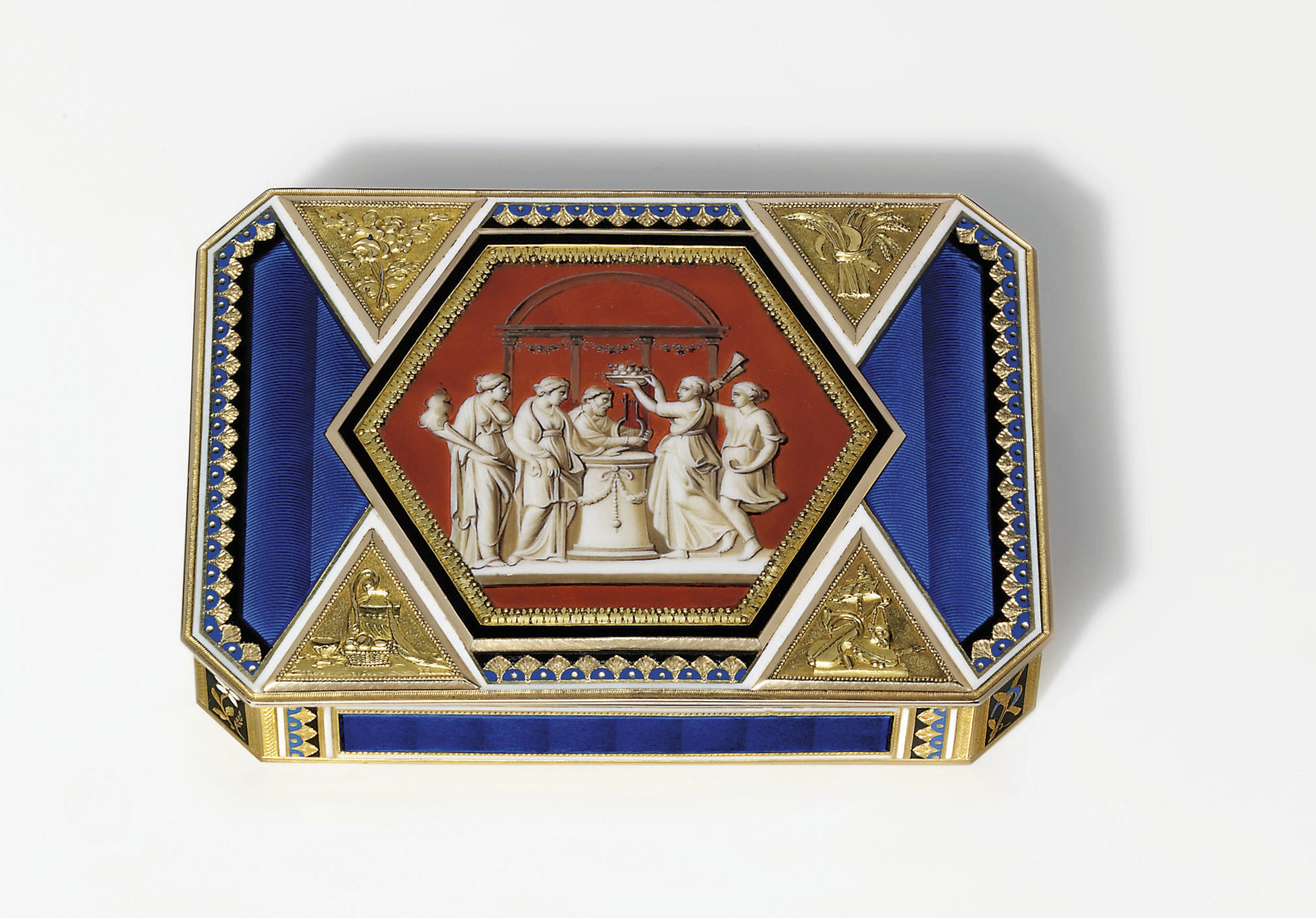 A SWISS ENAMELLED GOLD SNUFF-BOX SET WITH AN ENAMEL PLAQUE
