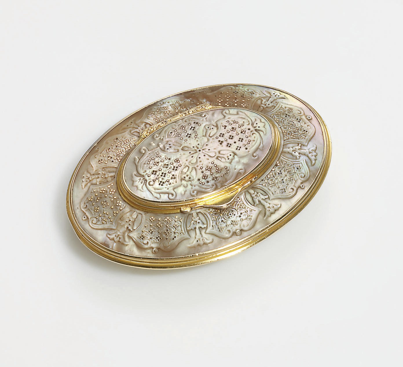 A DUTCH GOLD-MOUNTED MOTHER-OF-PEARL SNUFF-BOX