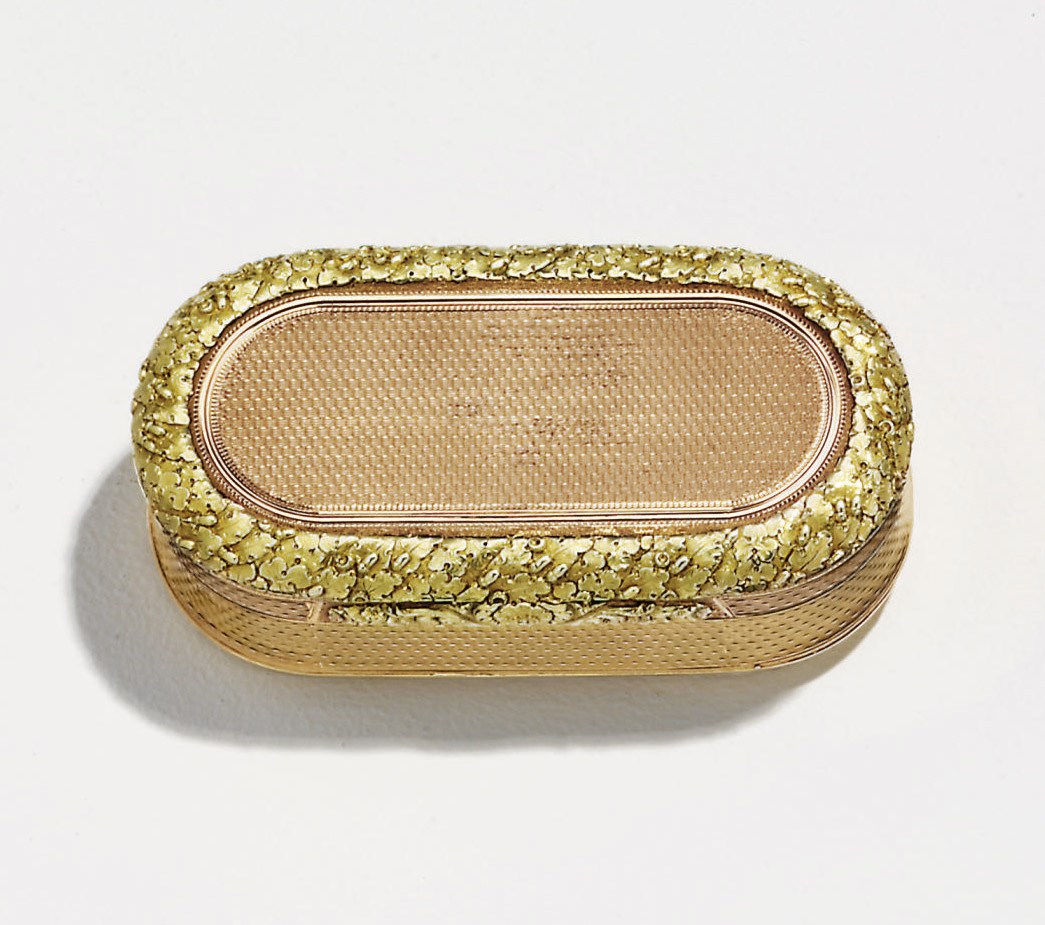 A REGENCY THREE-COLOUR GOLD SNUFF-BOX