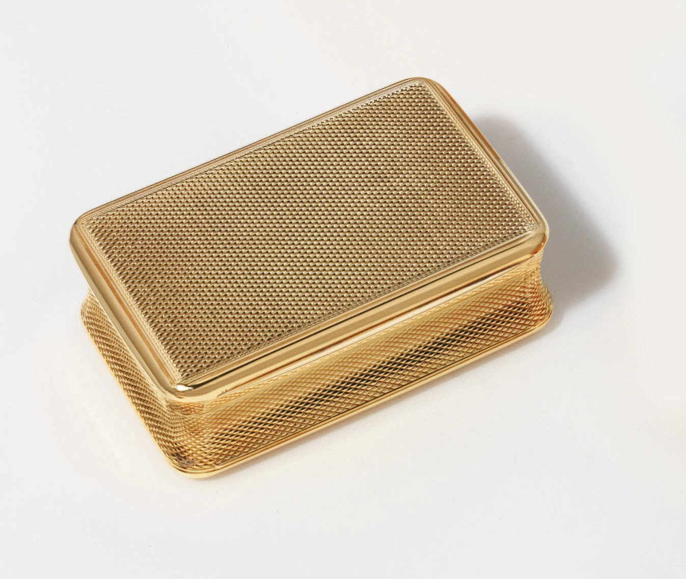 A GEORGE III GOLD PRESENTATION SNUFF-BOX