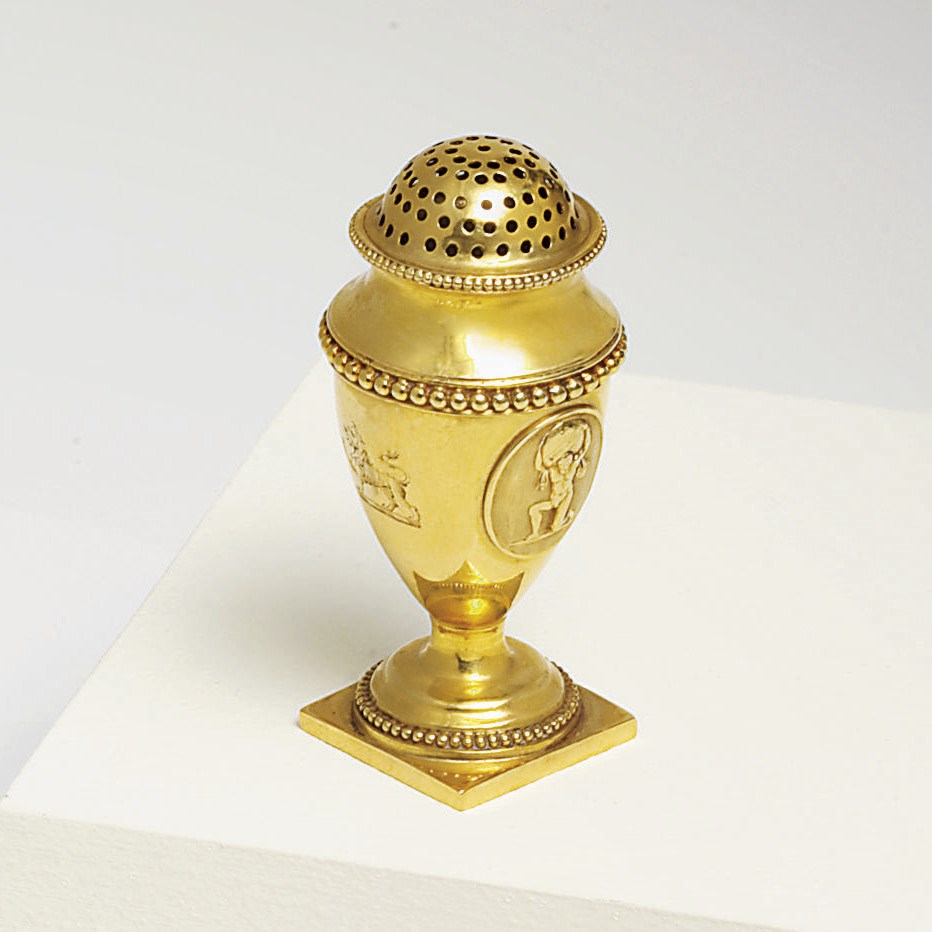 A RARE GEORGE III GOLD PEPPERETTE