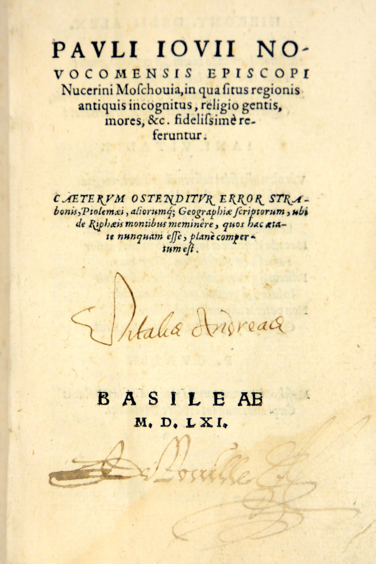 GIOVIO, Paolo (1483-1552). Moschovia, in qua situs regionis antiquis incognitus, religio gentis, mores &c. fidelissimere feruntur. Basel: H. Petrus and P. Perna, 1561. 8° (158 x 101mm). (Dampstain, some spotting in a few margins.) Contemporary limp vellum (soiled, lacking ties). Provenance: early readers (title signatures).