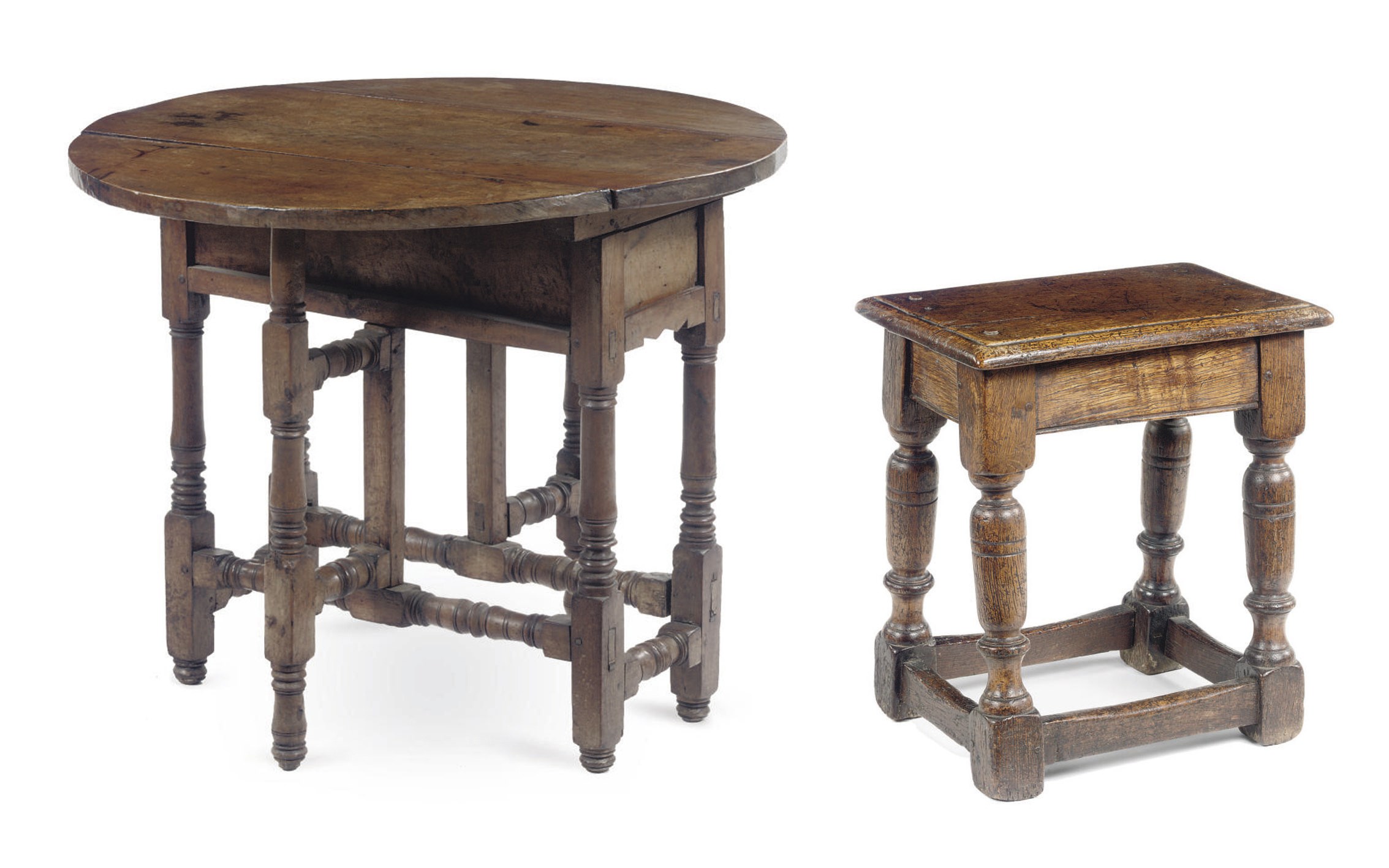 A FRENCH PROVINCIAL WALNUT GATELEG TABLE