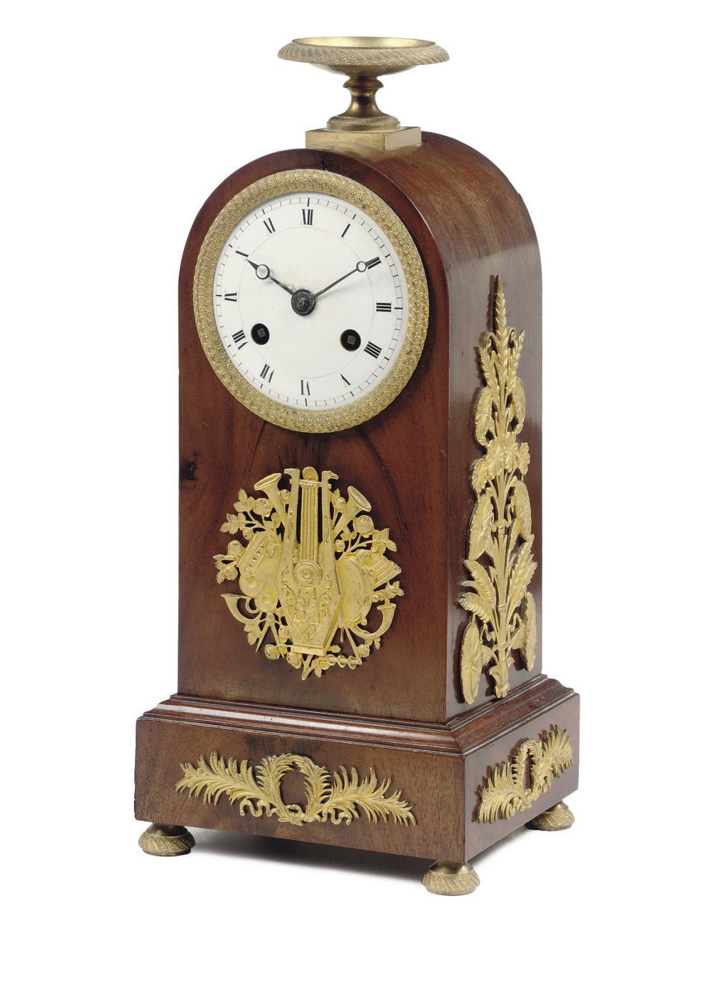A RESTORATION MAHOGANY AND ORMOLU-MOUNTED STRIKING MANTEL CLOCK