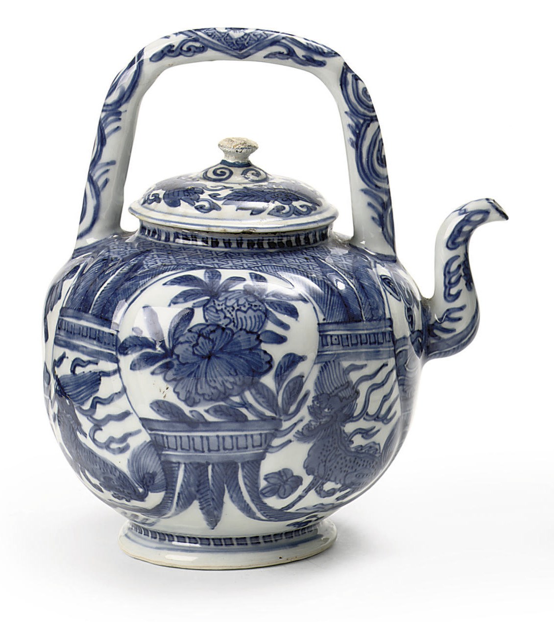 A Chinese blue and white 'kraak porselein' wine-pot and cover