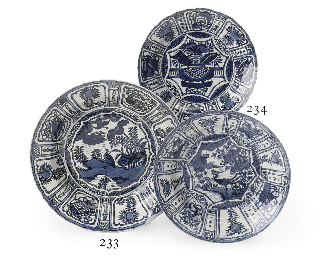 Two Chinese blue and white 'kraak porselein' dishes