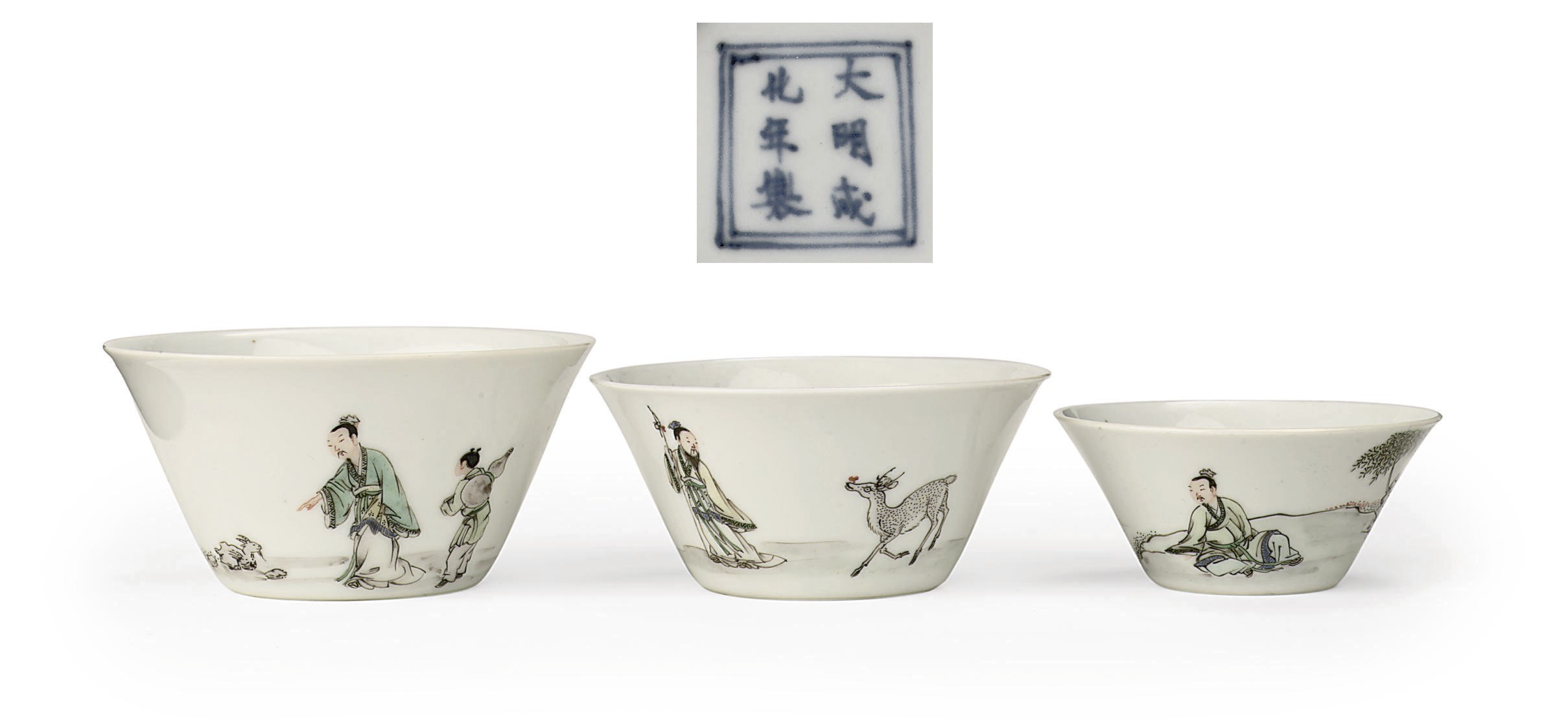 A Chinese group of three famille verte nesting bowls