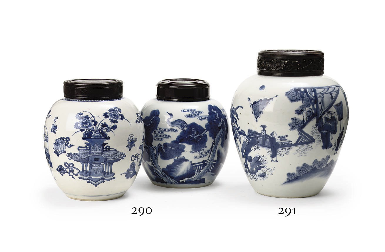 A Chinese Transitional blue and white jar