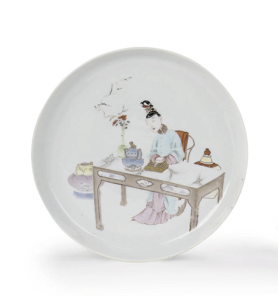 A fine Chinese famille rose saucer dish