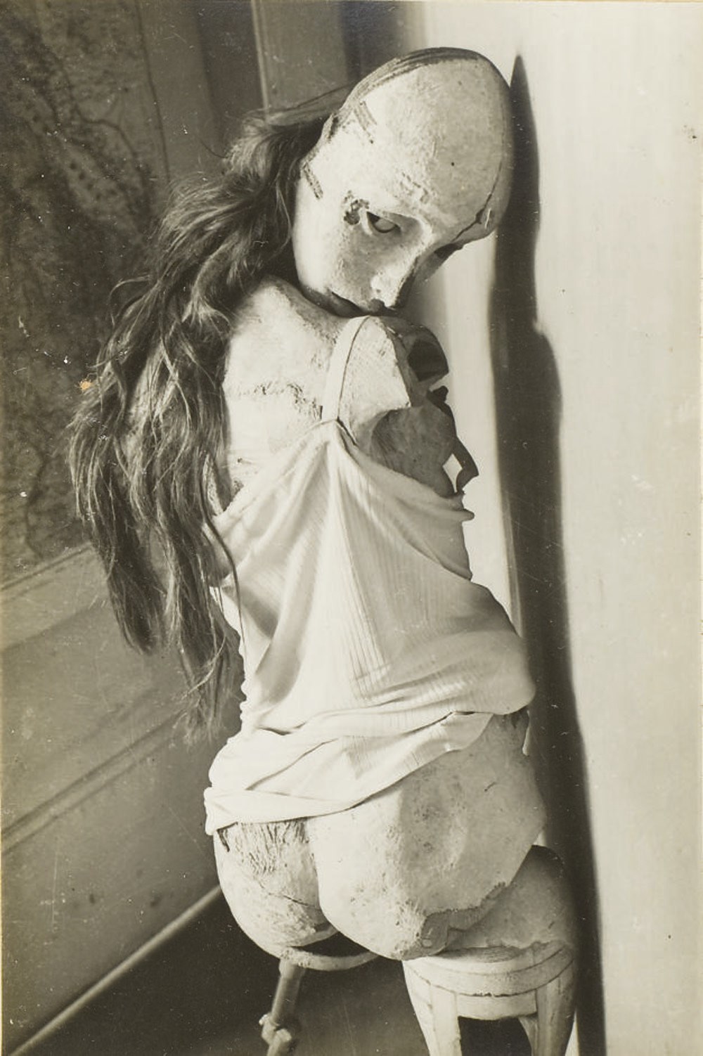 [PHOTOGRAPHIE] -- BELLMER, Hans (1902-1975). La Poupée. Traduit par Robert Valançay. Paris: éditions G.L.M., 1 juin 1936.