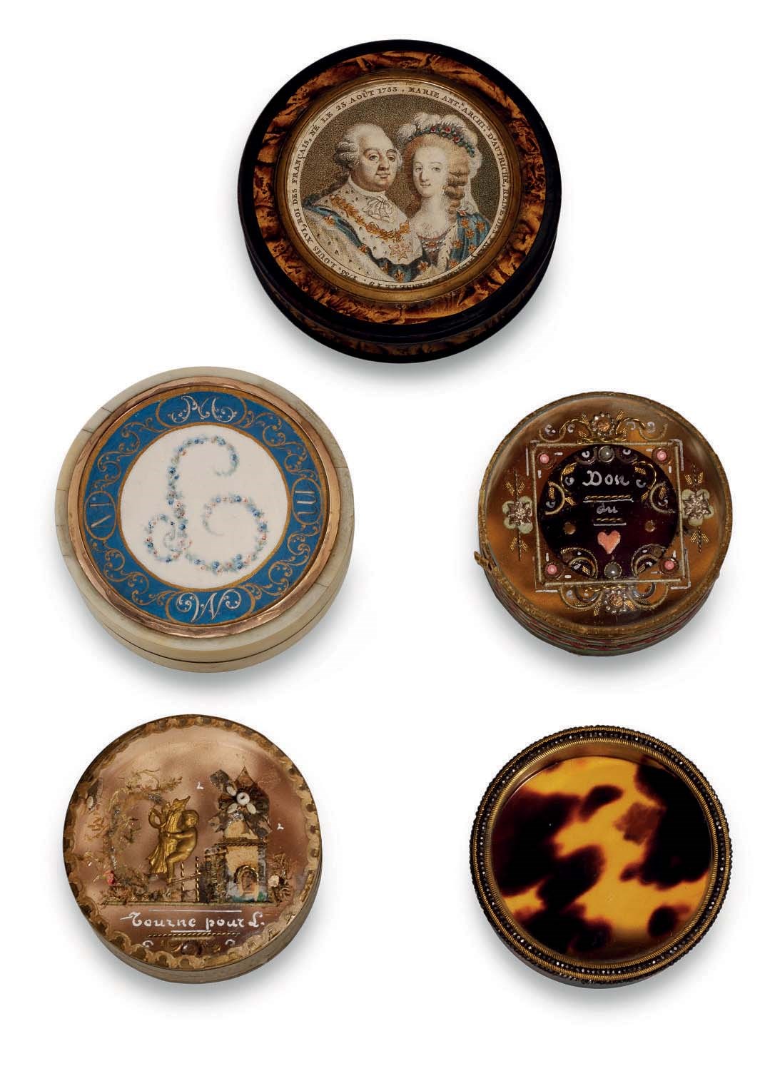 A FRENCH GILT-METAL MOUNTED TORTOISESHELL AND SIMULATED MULBERRY BONBONNIÈRE SET WITH A LOUIS XVI AND MARIE ANTOINETTE COMMEMORATIVE PRINT