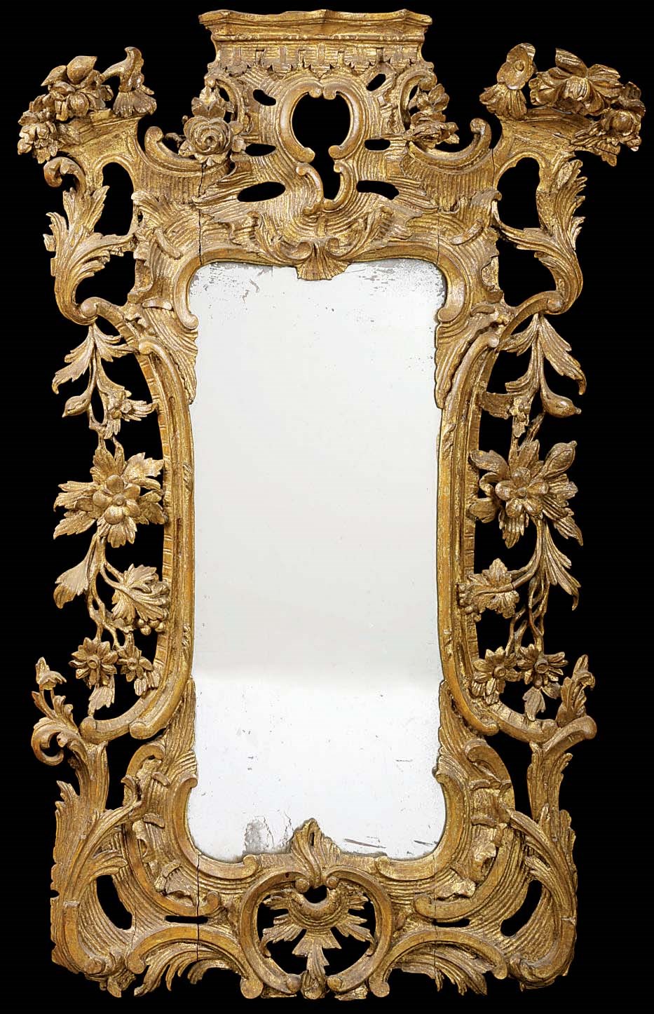 AN IRISH GEORGE III GILTWOOD MIRROR