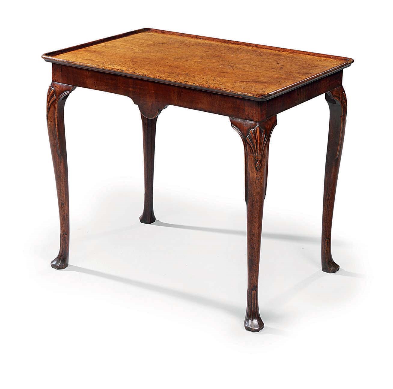 AN IRISH GEORGE III MAHOGANY CENTRE TABLE