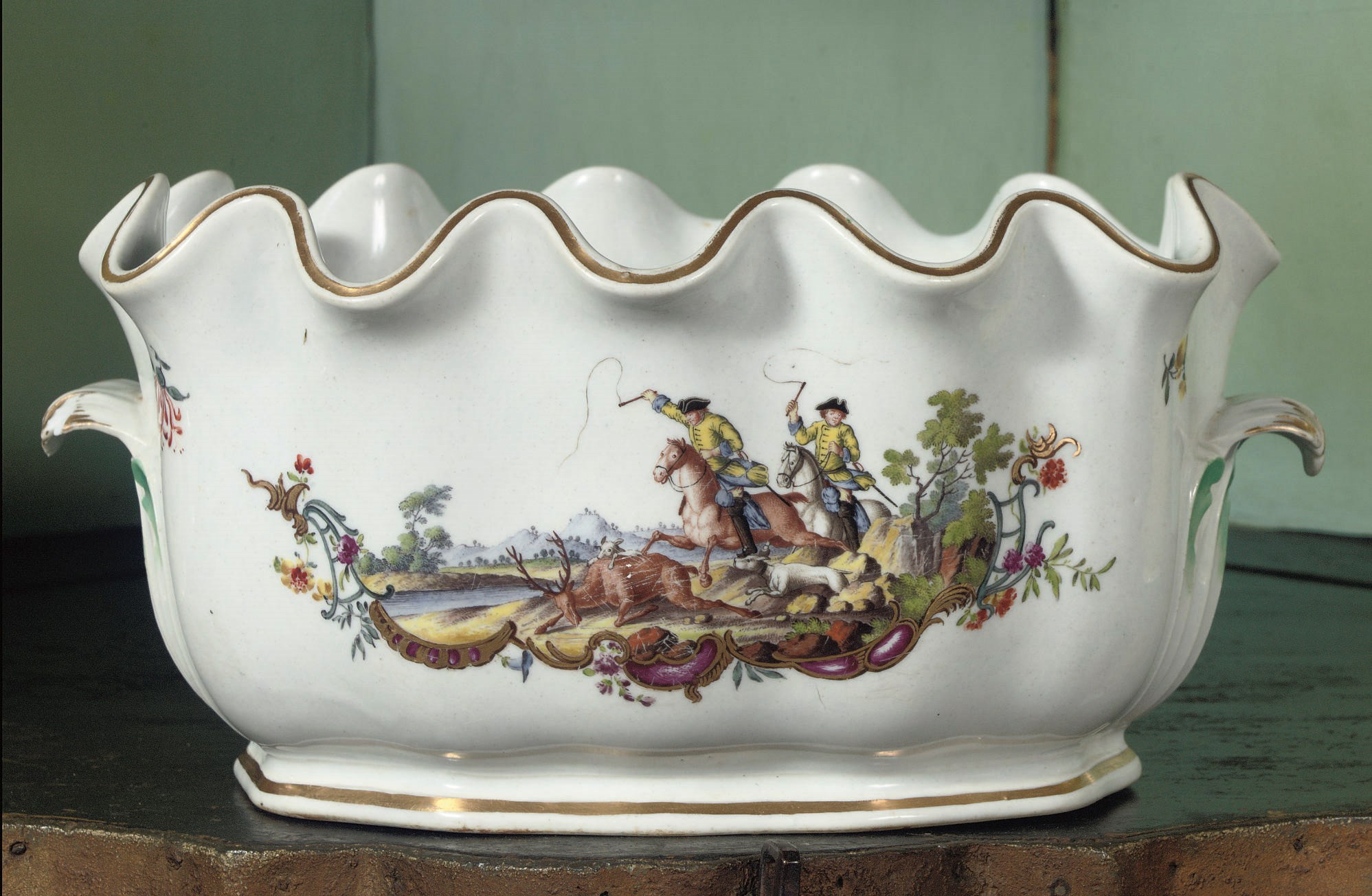 A Meissen porcelain monteith