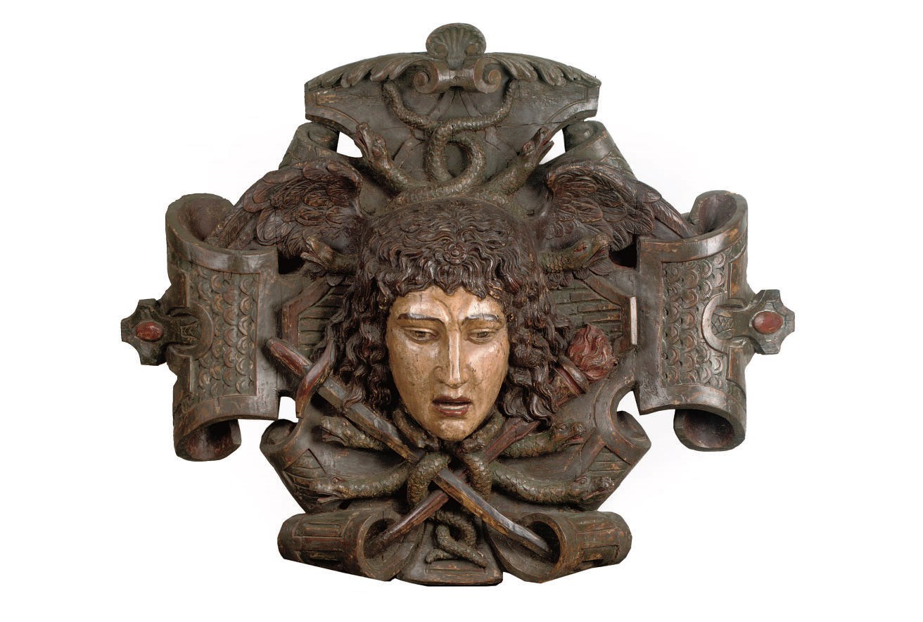 A MASSIVE POLYCHROME CARVED WOOD MEDALLION CENTRED BY THE HEAD OF MEDUSA