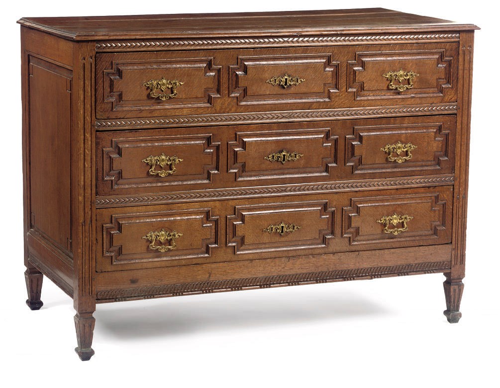 a French provincial oak commode