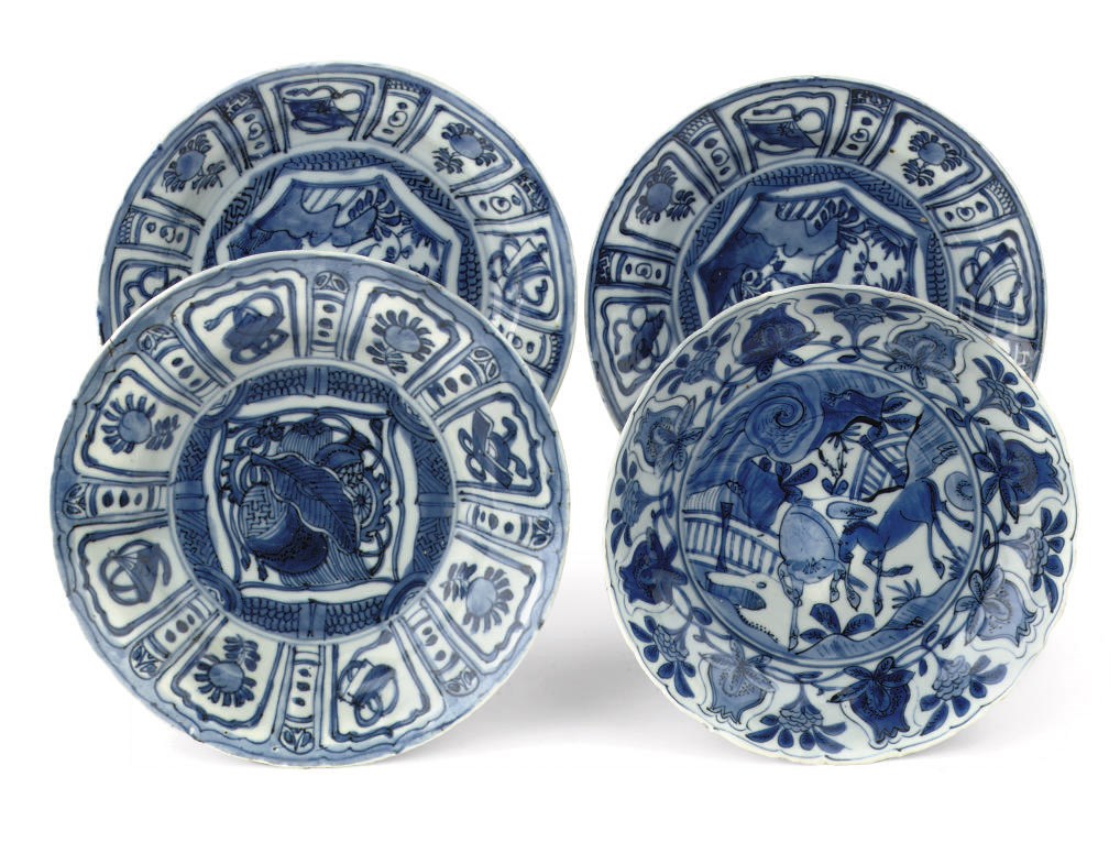 A Chinese blue and white 'kraak porselein' saucer dish and three plates
