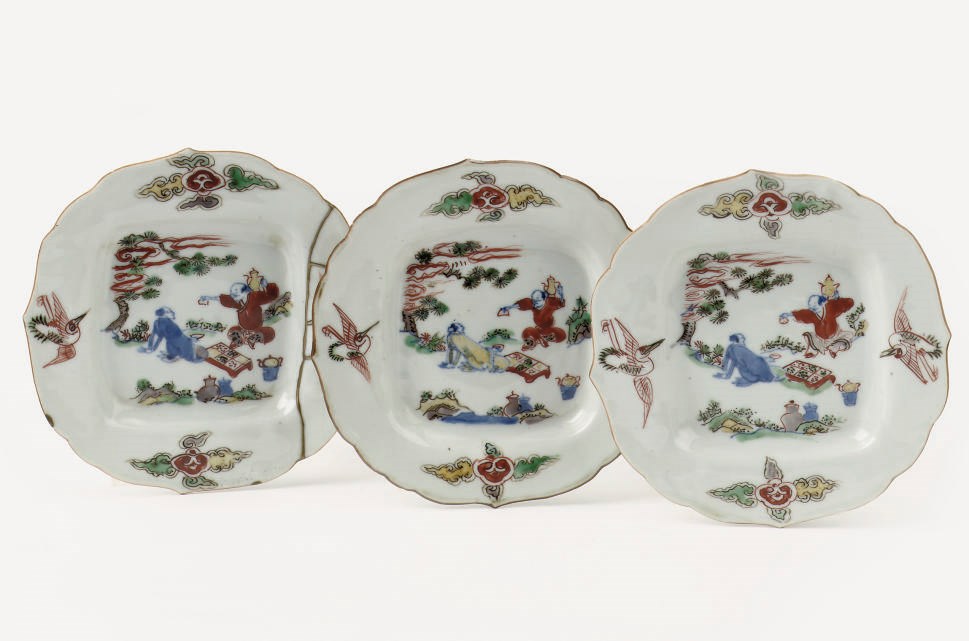 A set of three Chinese wucai dishes