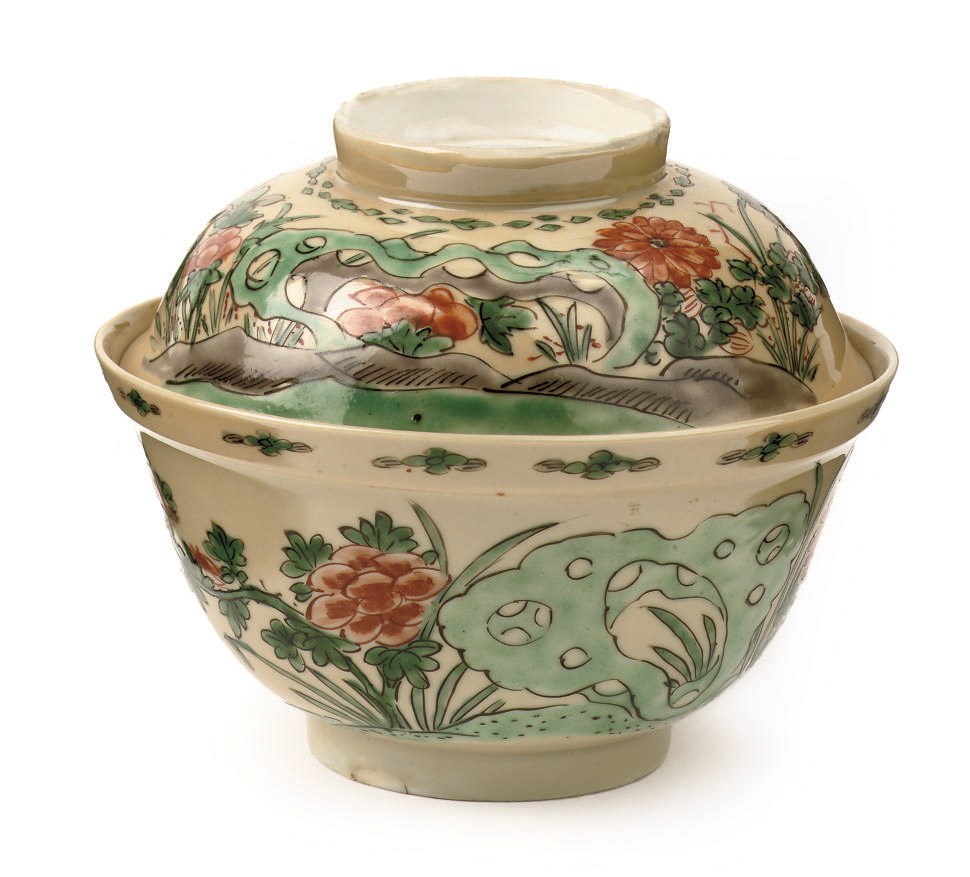 A Chinese famille verte cafe-au-lait ground bowl and cover