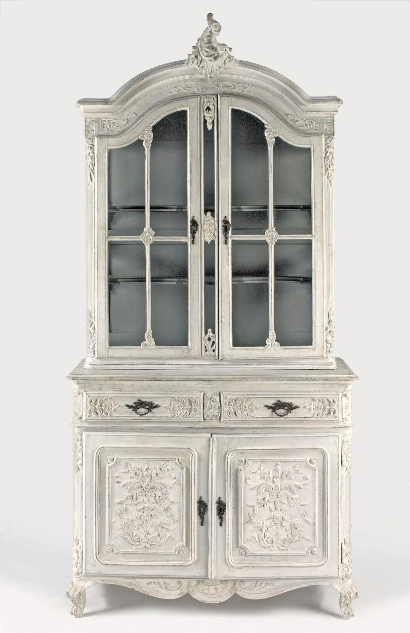A FRENCH WHITE PAINTED DISPLAY CABINET