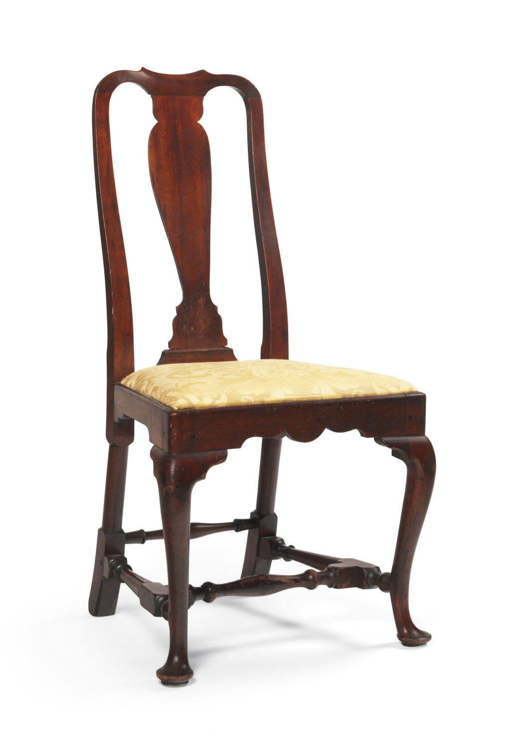 A QUEEN ANNE WALNUT SIDE CHAIR